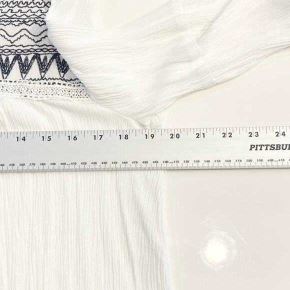 nwot BLUE RAIN Top S White Crinkle Navy-Embroidery Crochet Balloon-Long-Slv - Picture 9 of 11